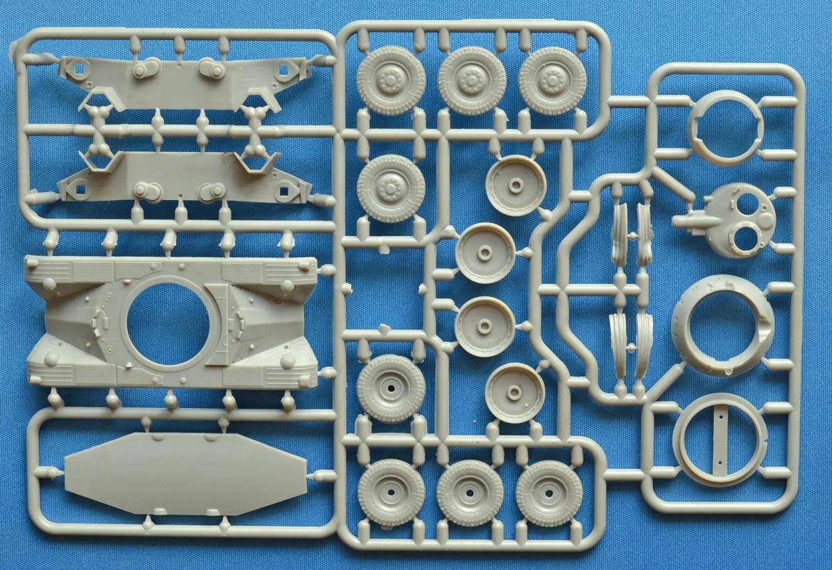 ACE 72459 EBR 90 F1 mod.1951 avec tourelle FL-11, char à roues, échelle 1/72 – image 2