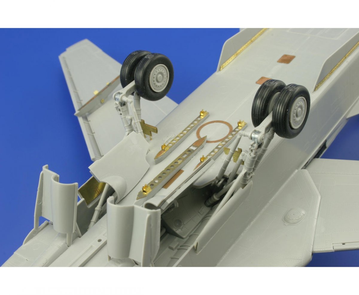 Eduard 48695 Su-24M Fencer D extérieur 1/48 Trumpeter  – image 9