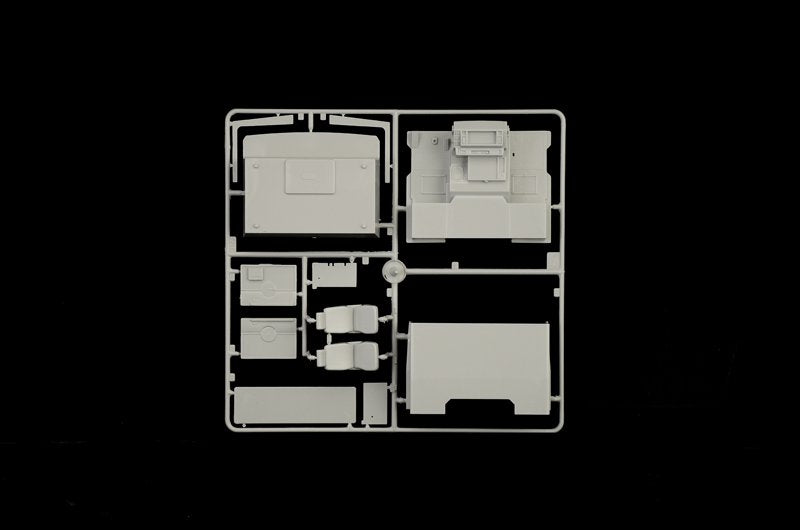 Italeri 3945 VOLVO F16 Globetrotter Camion bâché avec ascenseur 1/24 – immagine 11