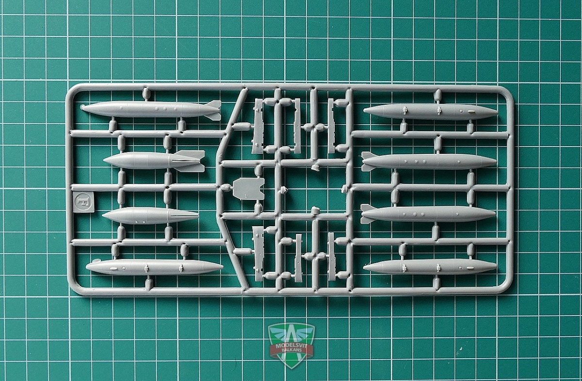 Modelsvit 72002 SU-7 BMK 1/72  – imagen 3