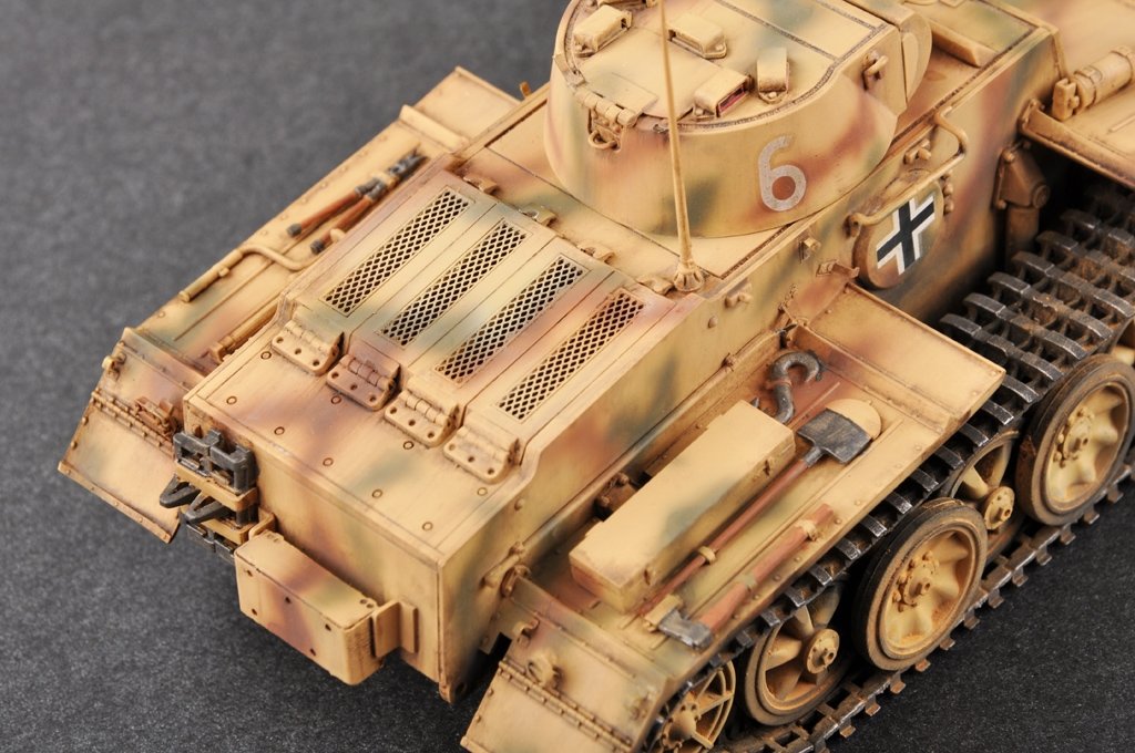 Hobby Boss 83805 Pzkpfw.I Ausf.F allemand (VK18.01) version tardive (1/35)  – image 12