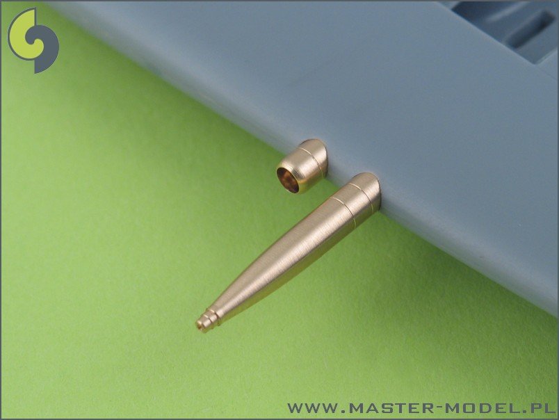 Master AM-48-006 Supermarine Spitfire aile E tardive ou aile révisée - Hispano 20mm &amp;amp; .50cal dans les carénages (1/48) – image 2