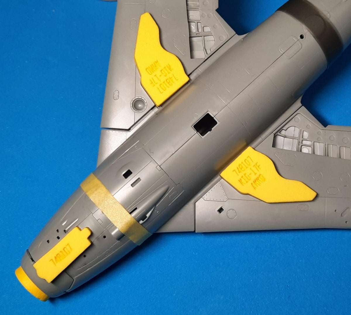 Omask 748107 Bouchons de compartiment de roue Mig-17F (pour munitions) 1/48 – Bild 2