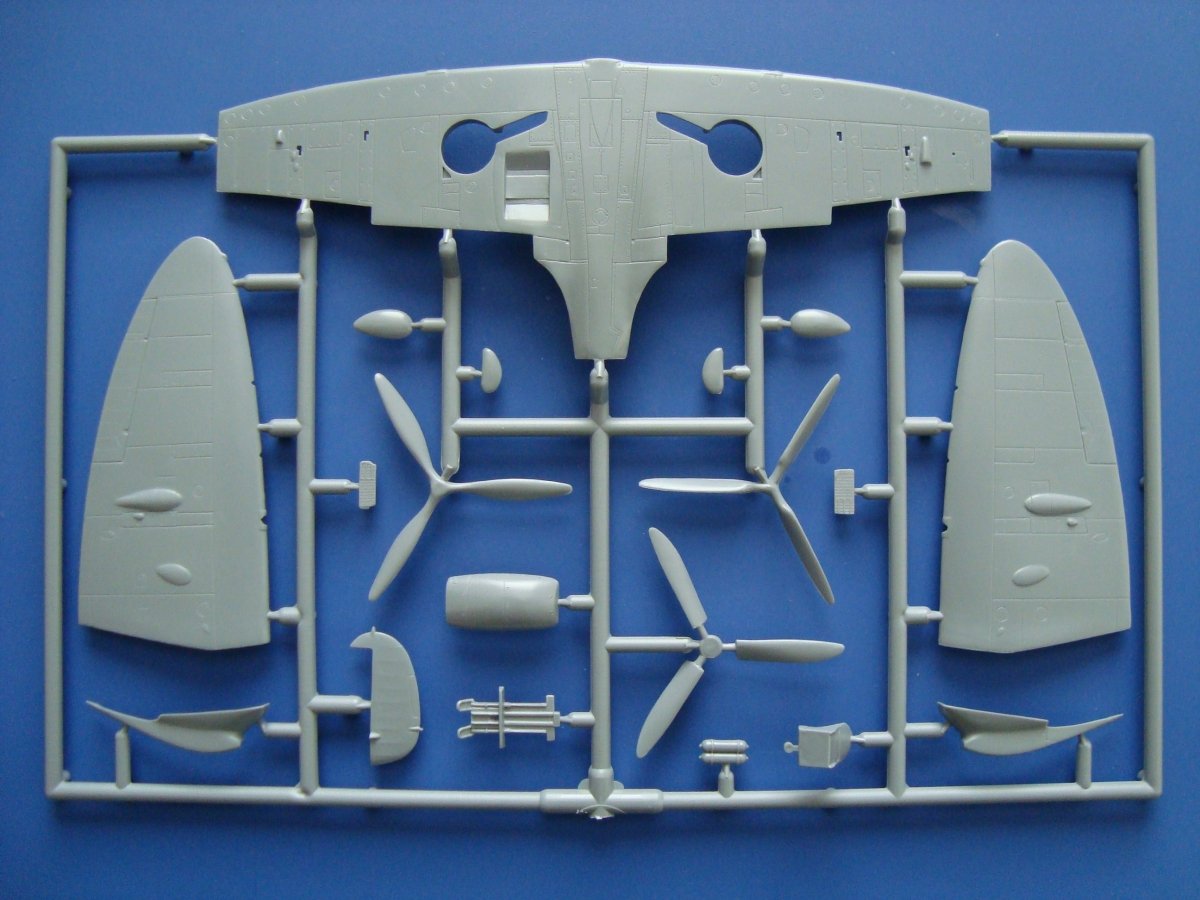 Kovozavody Prostejov KPM0124 Spitfire Mk.Vc Combattants alliés 1/72 – image 7