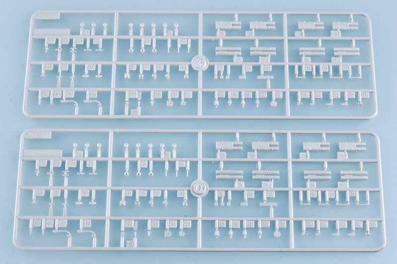 Trumpeter 05723 Croiseur de classe Slava de la marine ukrainienne Vilna Ukraina 1/700 – image 8