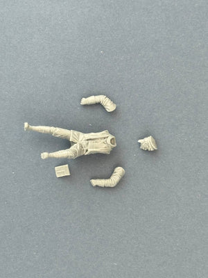 Copper State Models F35-056 Cavalier de liaison allemand debout avec une moto (moto non incluse) 1/35 – image 4
