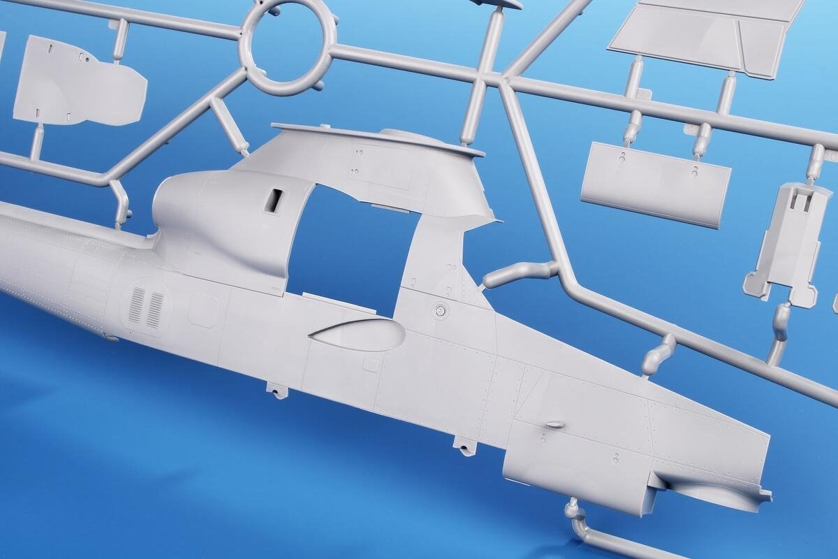 Kit de maquette haute technologie Special Hobby 32086 Cobra « Marines/US Navy » au 1/32 – immagine 6