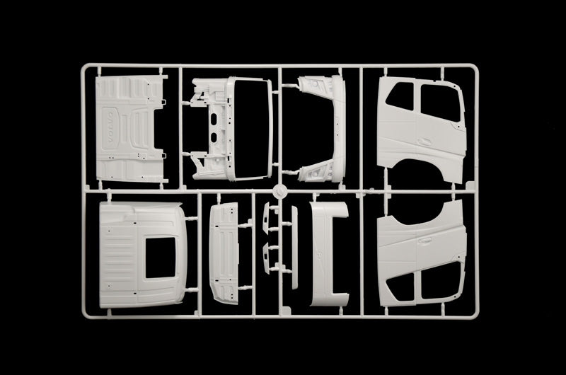 Italeri 3970 Volvo FH16 Medium Roof 1/24