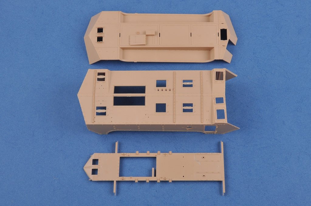 Hobby Boss 83860 Char lourd français Saint-Chamond - Version tardive 1/35 – image 4