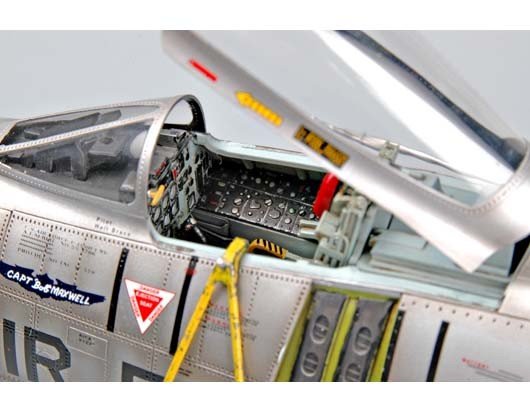 Trumpeter 02232 Chasseur North American F-100D (1/32) – image 7