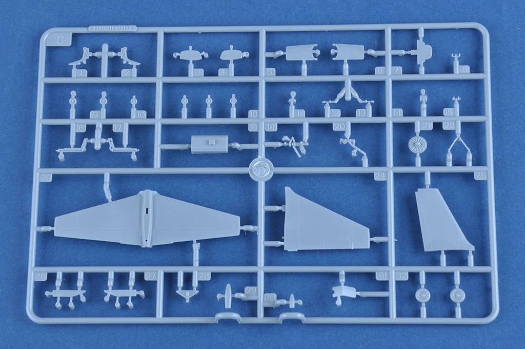 Hobby Boss 87271 U-2C Dragon Lady 1/72 – image 7