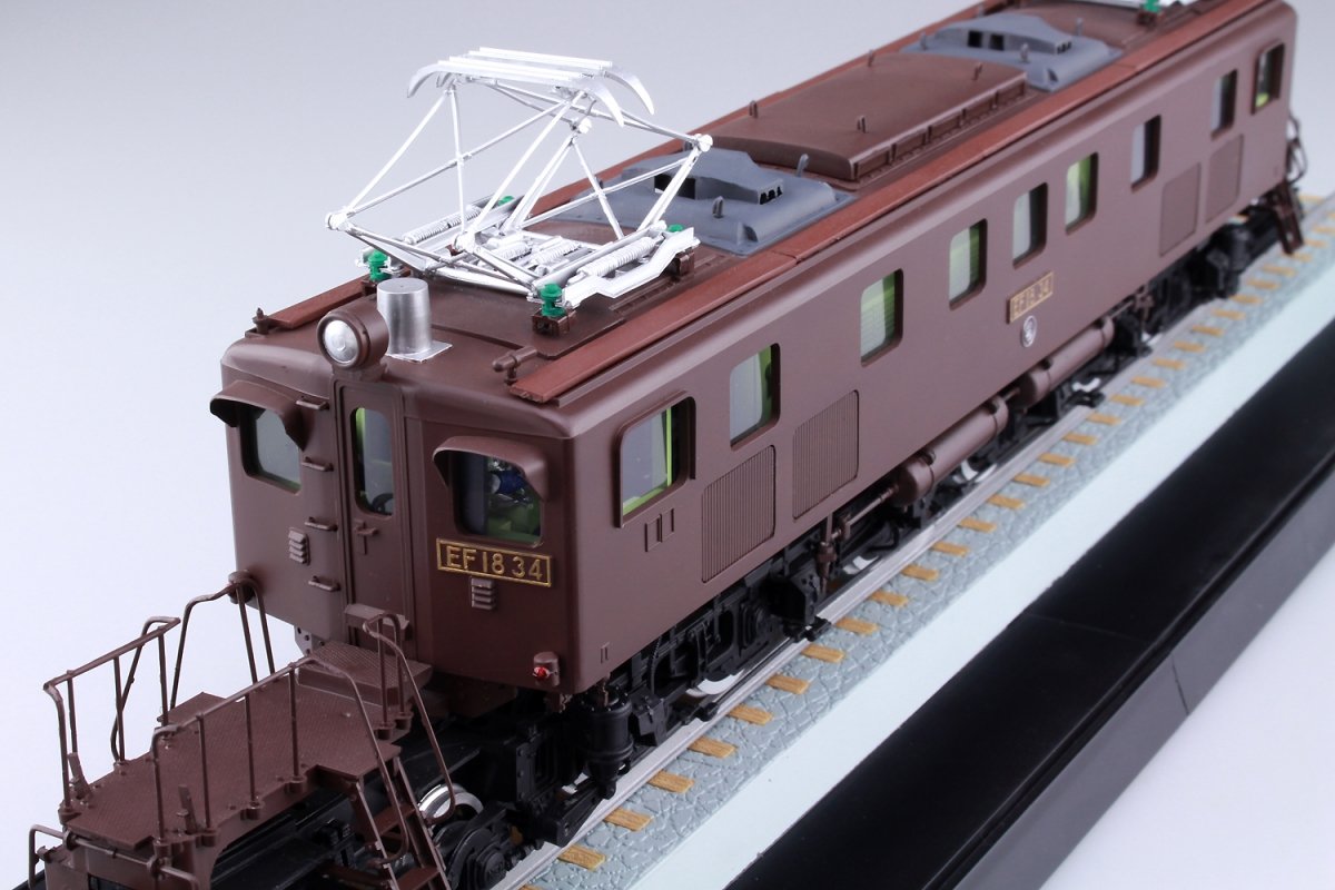 Locomotive électrique Aoshima 05504 EF18 1/50 – image 3