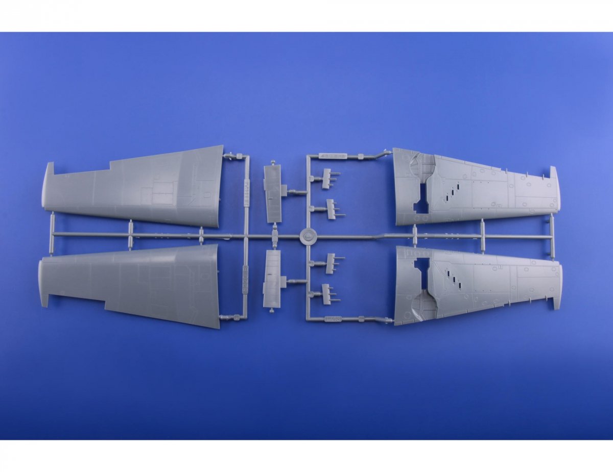 Eduard 84133 F6F-5N Chasseur de nuit 1/48 – immagine 5