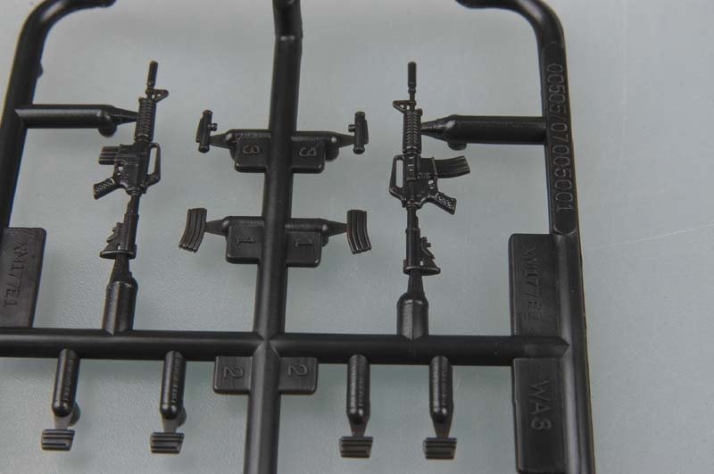 Trumpeter 00505 Mitrailleuse américaine AR-15/M16/M4 FAMILLE-XM117 E1/E2 1/35 – immagine 3