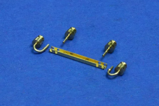 Pilier télégraphique RB modèle 35D02 avec 4 isolateurs. Le kit contient 2 pièces non assemblées au 1/35. – image 5