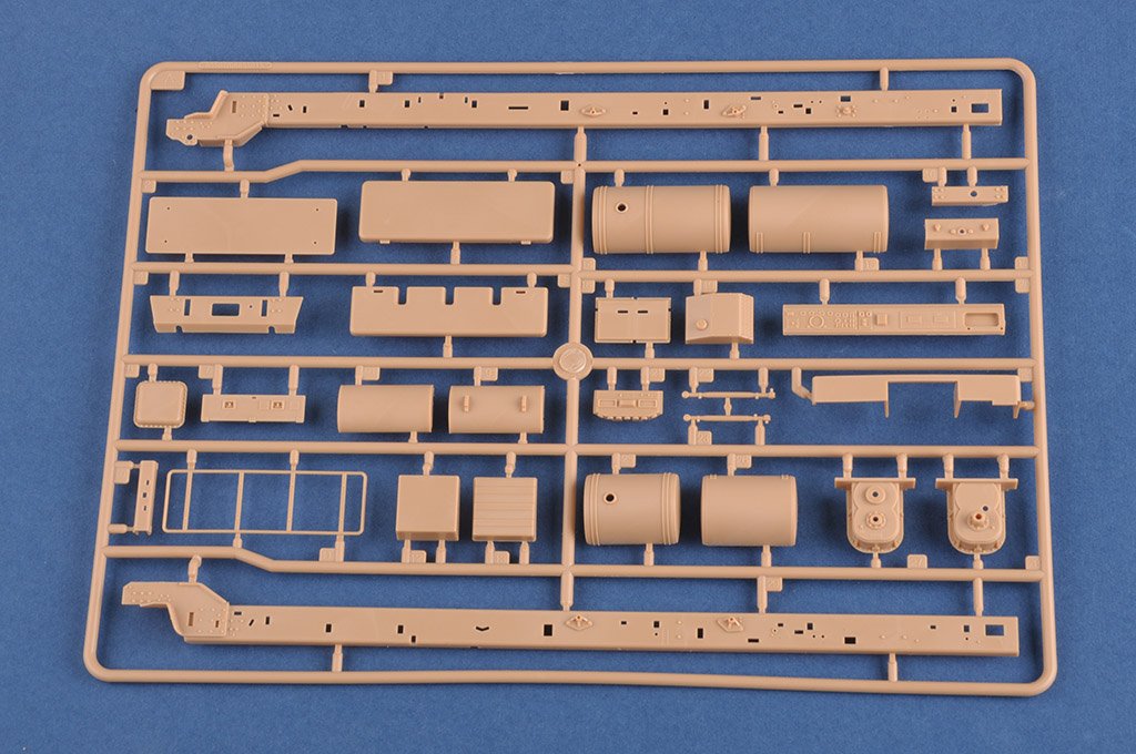 Camion armé Hobby Boss 85525 M1070 au 1/35 – image 5