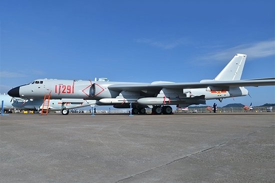 Trumpeter 03930 Xian H-6K Bombardier stratégique 1/144 