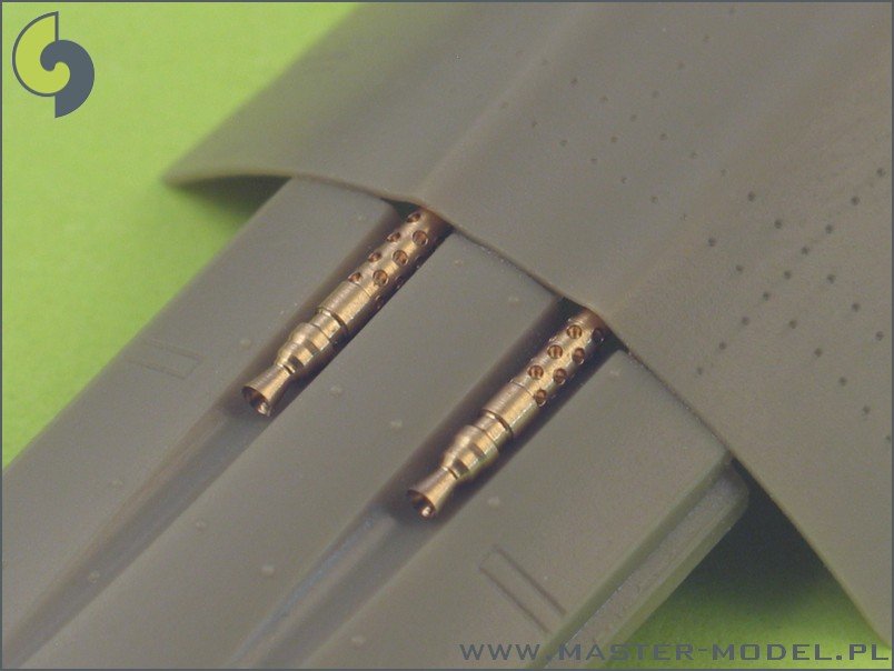 Ensemble d&amp;#39;armement Master AM-48-018 Fw 190 A6 (embouts de canon MG 17, canons MG 151, carénages MG 151) et tube Pitot (1/48)  – immagine 3