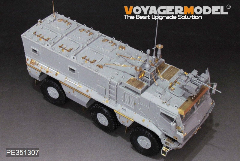 Maquette Voyager PE351307 KamAZ-63968 Typhoon-K russe moderne de base pour TAKOM 2082 / 2173 au 1/35 – image 8