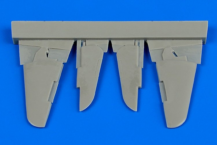 Aires 7335 Yak-3 gouvernes 1/72 Zvezda