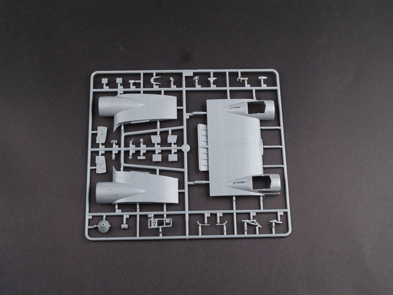Trumpeter 02829 C-48C Skytrain Avion de transport (1/48)  – Bild 5
