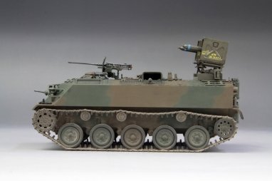 Fine Molds FM53 Véhicule blindé de transport de troupes Type 60 des Forces d&amp;#39;autodéfense terrestres japonaises avec MAT 1/35 – image 7