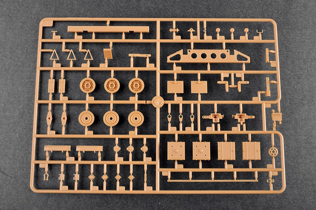 Trumpeter 01086 BAZ-6403 avec remorque ChMZAP-9990-071, échelle 1/35 – image 15