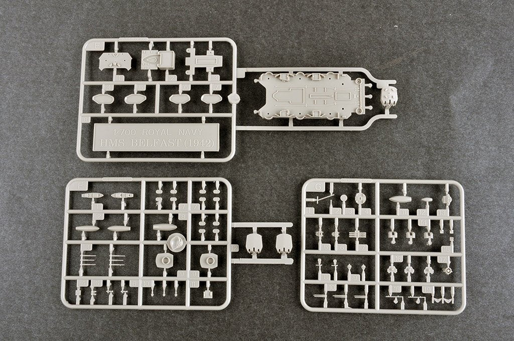 Trumpeter 06701 Croiseur léger Belfast de la Royal Navy 1942 1/700 – immagine 5