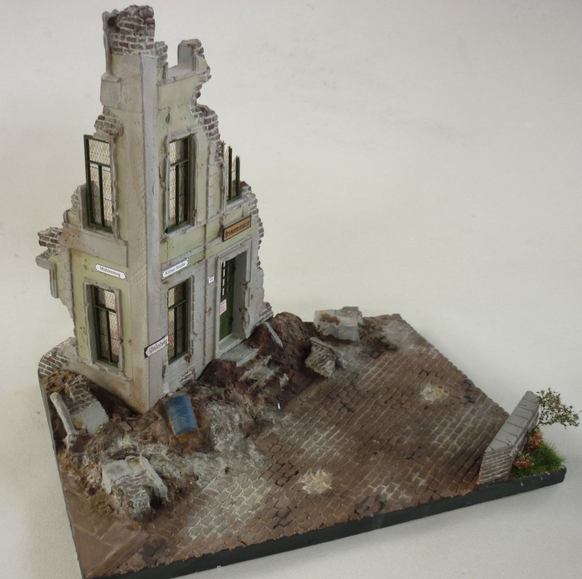 RT-Diorama 35252 Diorama-Base: Corner Ruin Berlin 1/35 – zdjęcie 9