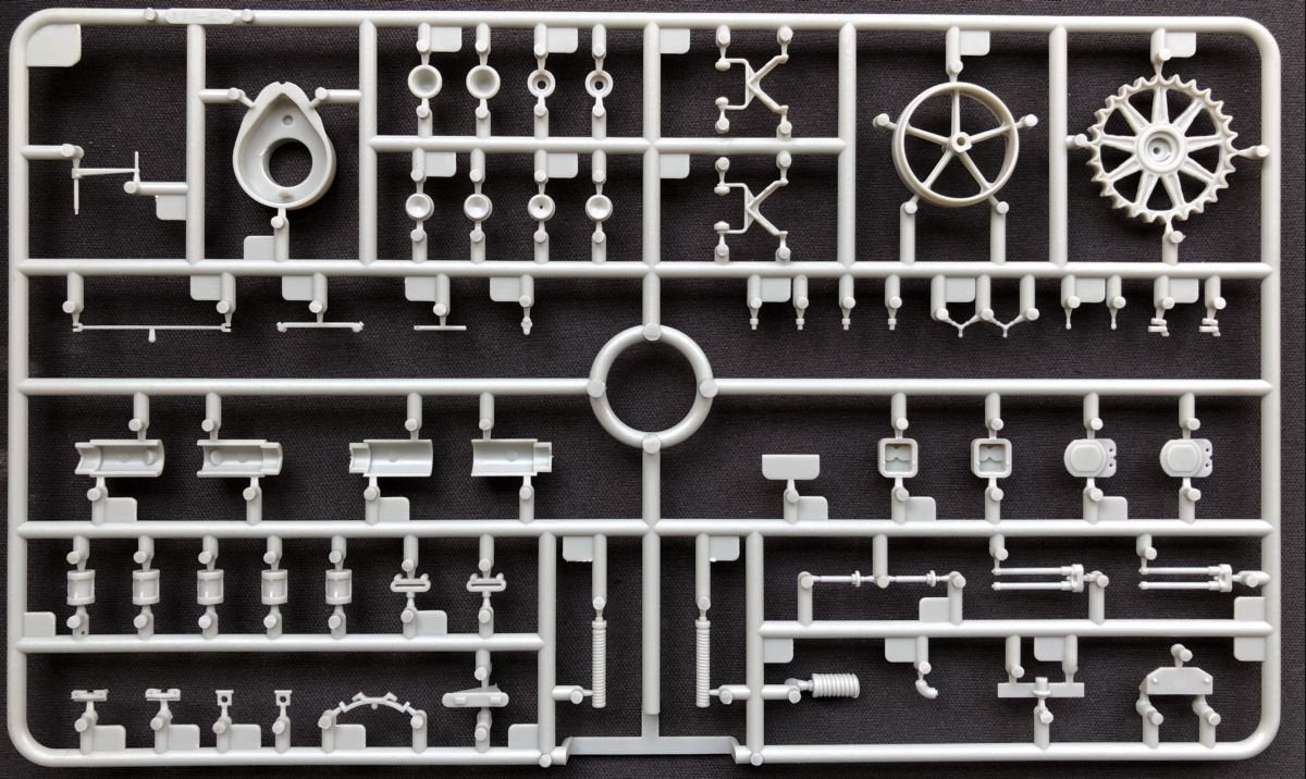 Maquette Thunder 35400 ChTZ S60 Stalinetz russe au 1/35 – image 14