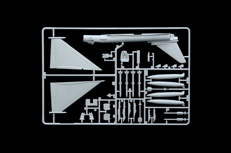 Italeri 1457 EF-2000 Typhoon en service dans la RAF 1/72 – image 7