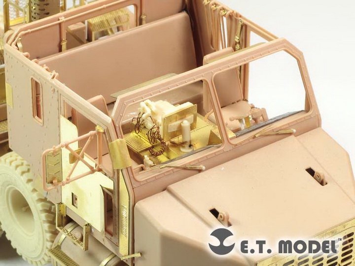 Intérieur du tracteur routier moderne américain M1070 ET Model E35-132 (pour HOBBY BOSS 85502) (1/35) – image 5