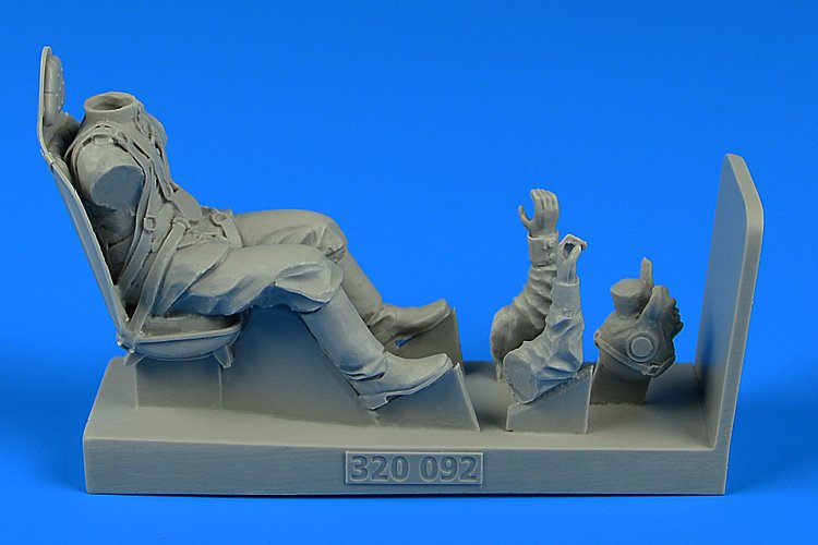 Aerobonus 320092 Pilote soviétique de la Seconde Guerre mondiale pour MiG-3 avec siège pour maquette Trumpeter au 1/32