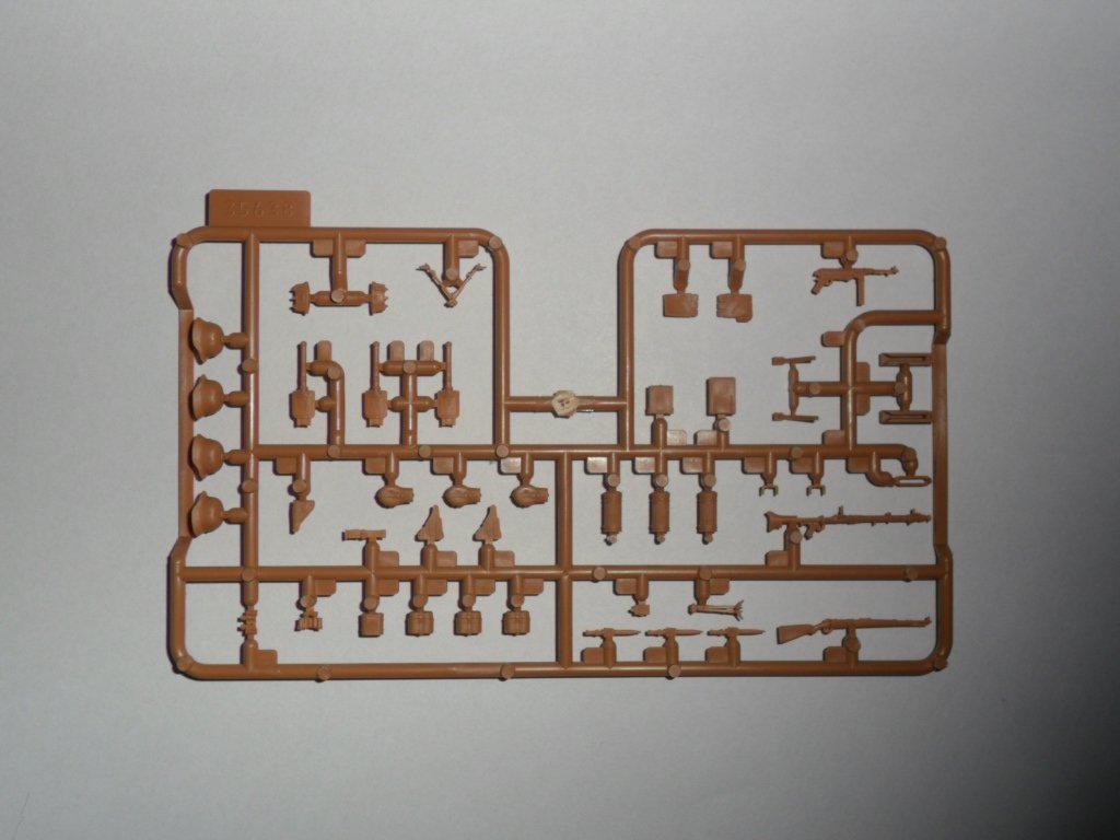 ICM 35103 Sd.Kfz.251/1 Ausf.A with German Infantry 1/35 – zdjęcie 16