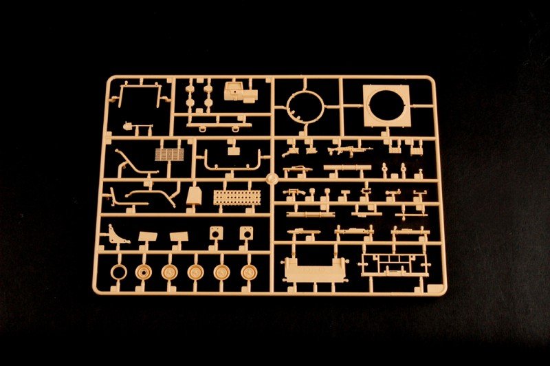 Hobby Boss 82449 RSOV avec lance-grenades MK 19 (1/35) – image 8