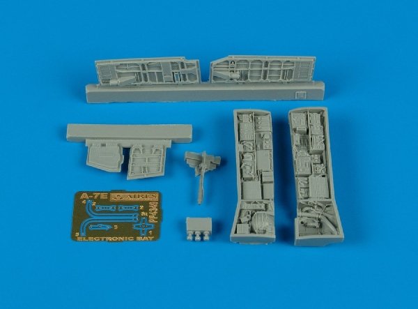 Baie électronique Aires 4349 A-7E Corsair II 1/48 Hasegawa 