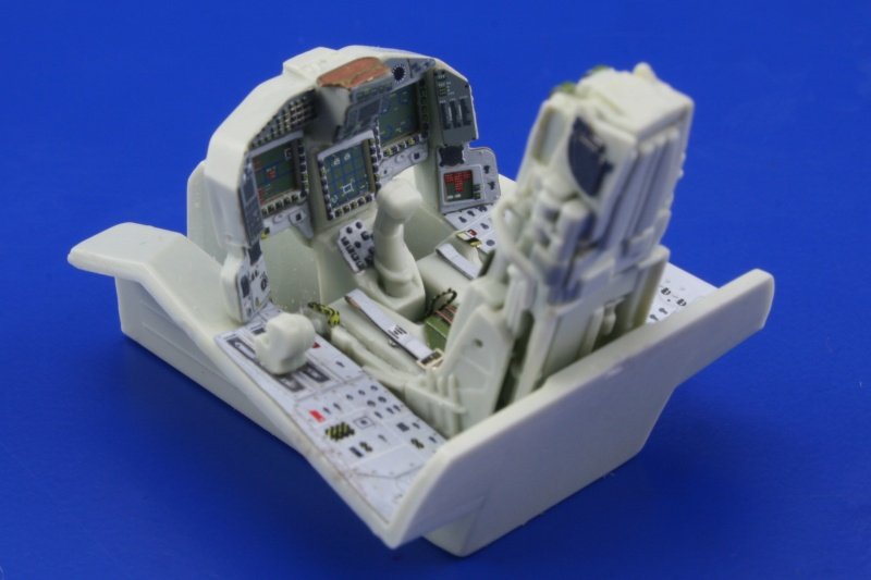 Eduard 49367 EF-2000 Typhoon Monoplace 1/48 Revell – image 7