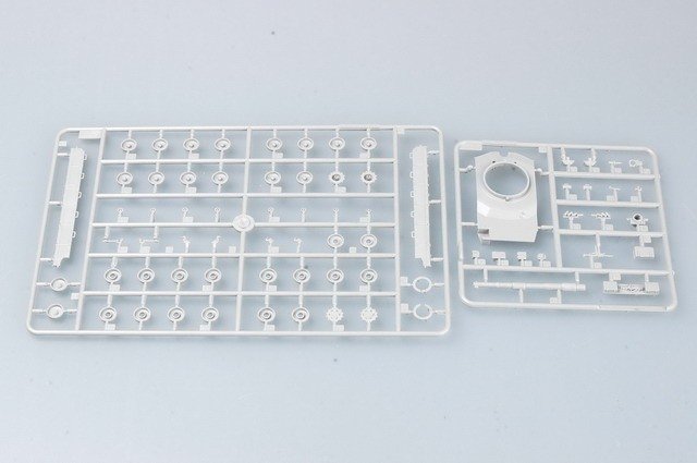Trumpeter 07250 Italien C1 Ariete MBT (1/72) – image 7