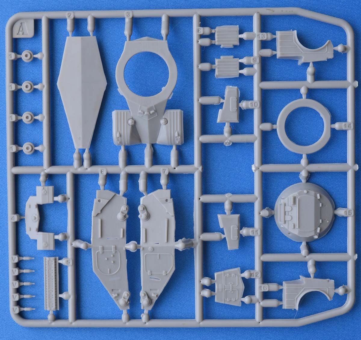 ACE 72456 AML-90 Voiture blindée légère (4x4) 1/72 – image 6