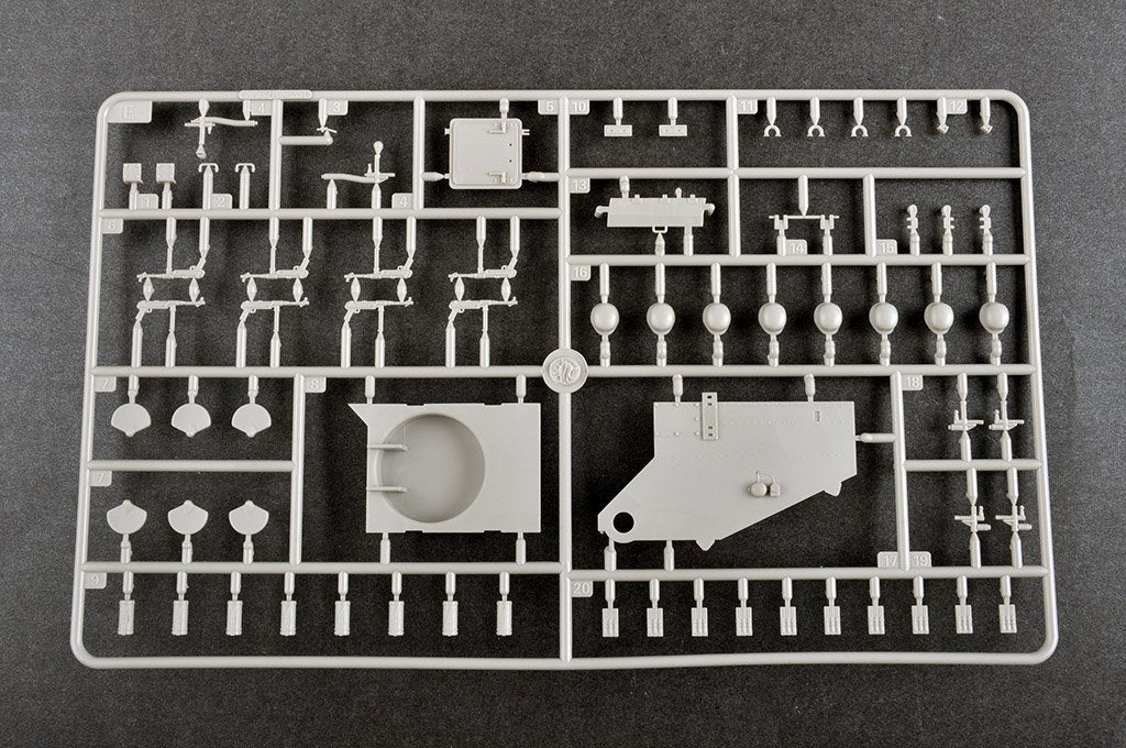 Trumpeter 09585 E-100 Flakpanzer avec Flak 40 de 12,8 cm au 1/35 – Bild 13