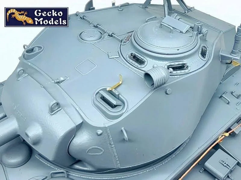 Gecko Models 16GM0038 US M24 Light Tank Chaffee WWII Version 1/16 – image 18