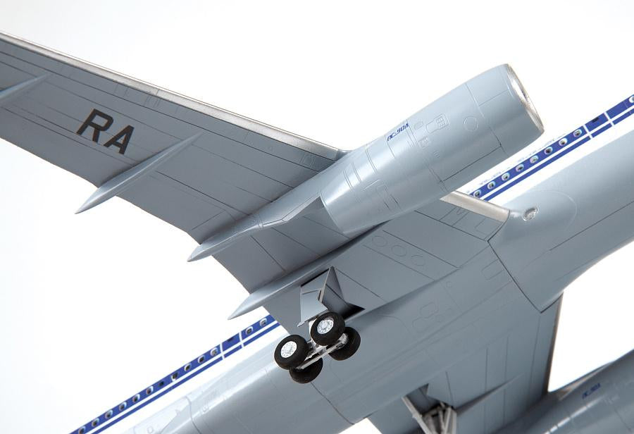 Zvezda 7049 Tu-214 1/144 – immagine 5