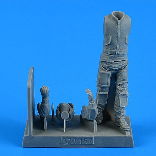 Aerobonus 320157 Pilote de combat de l'OTAN 1/32