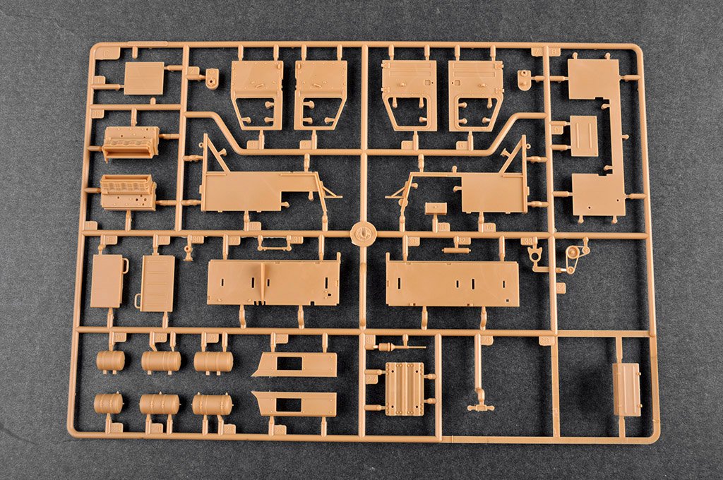 Trumpeter 01086 BAZ-6403 avec remorque ChMZAP-9990-071, échelle 1/35 – image 13