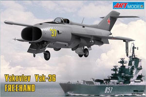 Modèle artistique 7203 Yakovlev Yak-36 à main levée (1/72)
