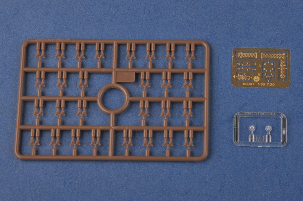 Hobby Boss 83848 Tracteur blindé soviétique T-20 Komsomolets 1940 1/35 – image 6