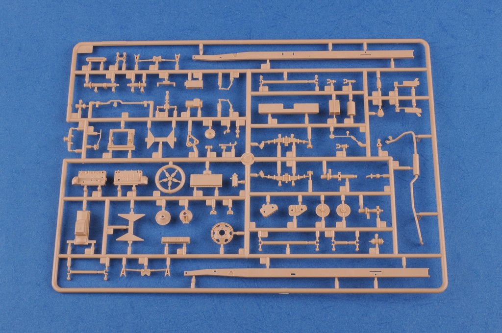 Hobby Boss 83831 Camion cargo en acier US GMC CCKW-352 (1/35) – image 6
