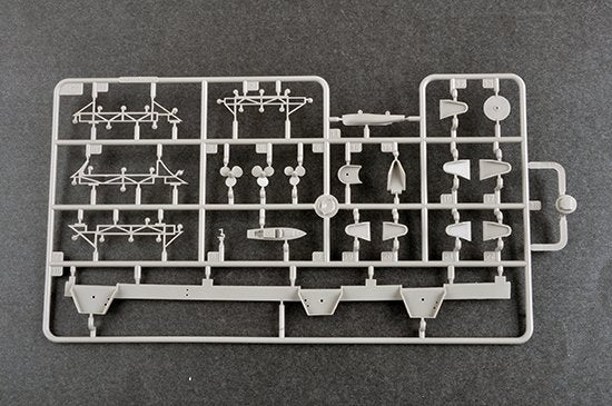 Trumpeter 05633 Porte-avions Weser 1/350 – image 10