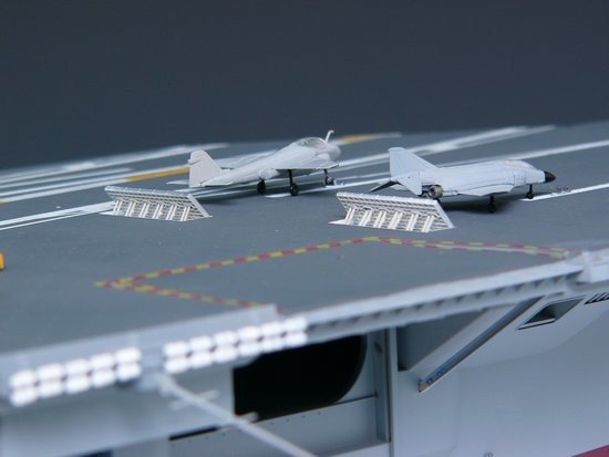 Trumpeter 05605 US CVN-68 Nimitz porte-avions 1975 (1/350) – Bild 11