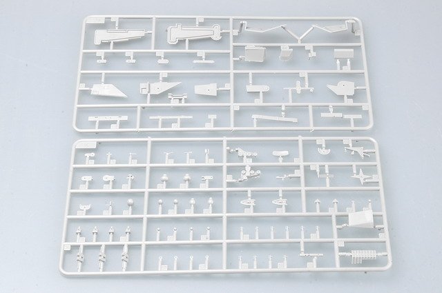 Trumpeter 05754 USS Theodore Roosevelt CVN-71 2006 1/700 – image 8